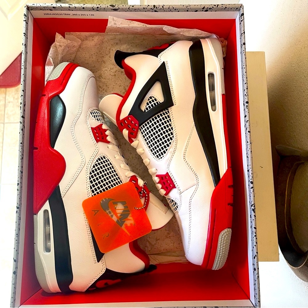 🔥🔥AIR JORDAN 4 FIRERED 2020🔥🔥